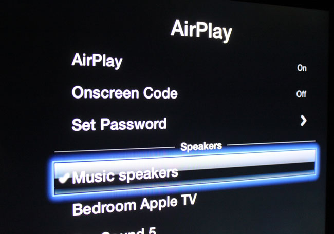 I iOS 6 får Apple TV muligheden for at vise video på tv-skærmen og streame lyden trådløst til eksterne højttalere 