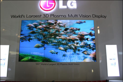 Klik for større billede LG 180” Multi-Vision