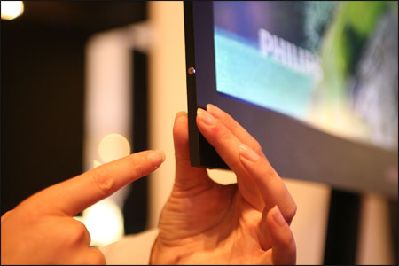 Klik for større billede Philips 8 mm LCD-TV