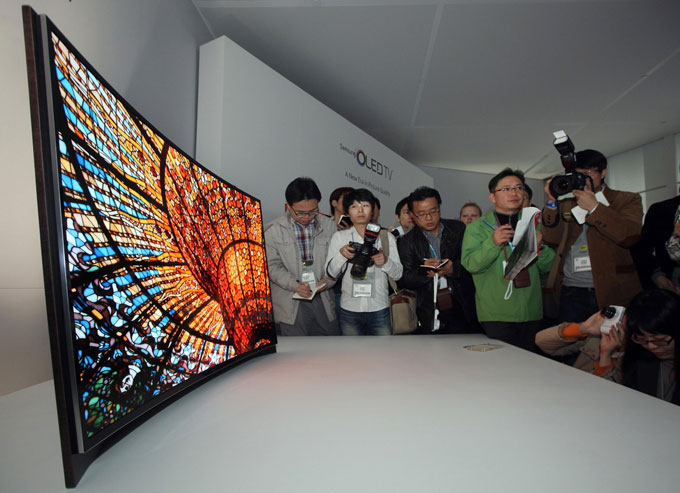 Kurvet OLED-TV fra Samsung