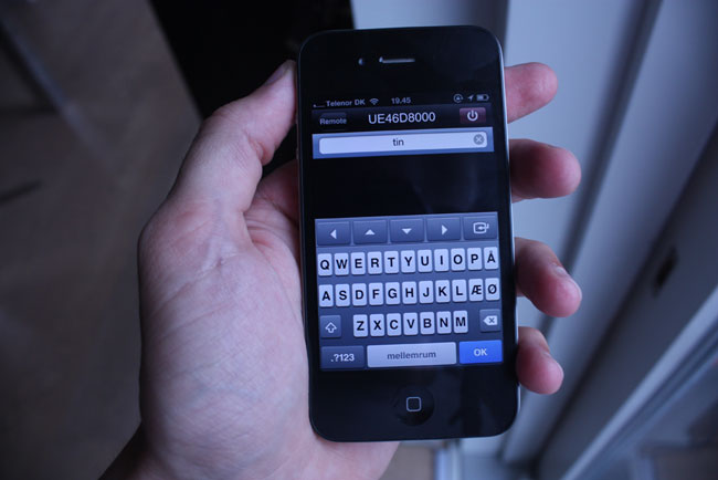 Der kan også bringes et tastatur frem, når der skal søges på f.eks. YouTube. Her ses Samsungs iPhone App