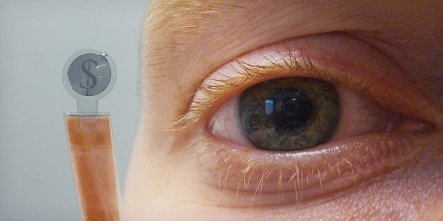Skærm direkte i kontaktlinsen